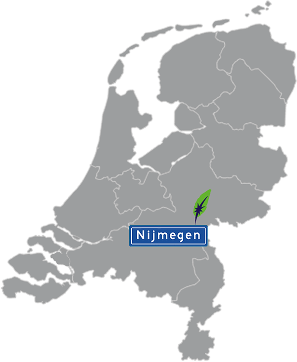 Grijze kaart van Nederland met Nijmegen aangegeven voor maatwerk taalcursus Duits zakelijk - blauw plaatsnaambord met witte letters en Dagnall veer - transparante achtergrond - 600 * 733 pixels